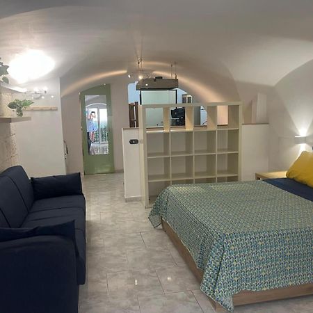 La Maison Des Voyageurs Bari Bagian luar foto